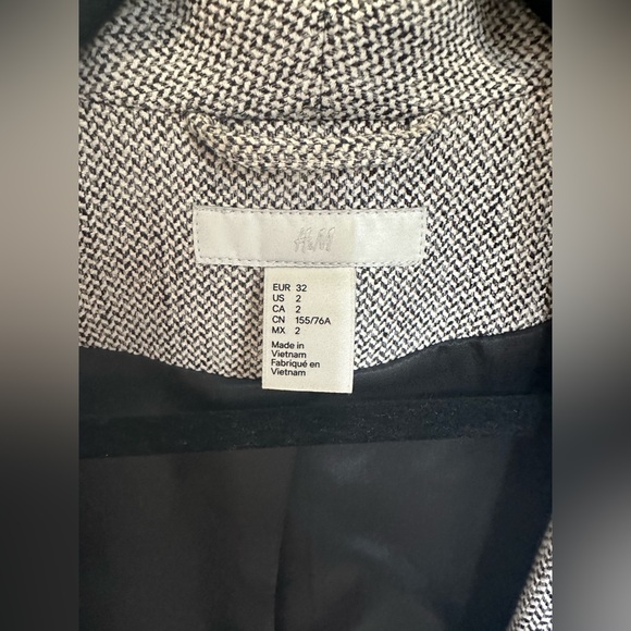 H & M blazer jacket with cinched sleeves - Picture 4 of 5